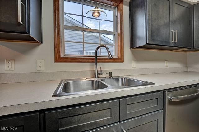 412 Taylor Drive SW, New Philadelphia, OH 44663