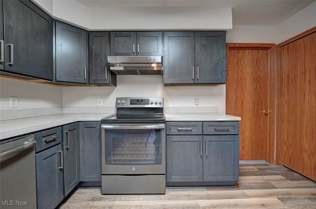 412 Taylor Drive SW, New Philadelphia, OH 44663