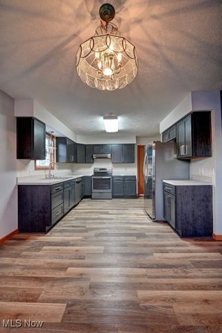 412 Taylor Drive SW, New Philadelphia, OH 44663