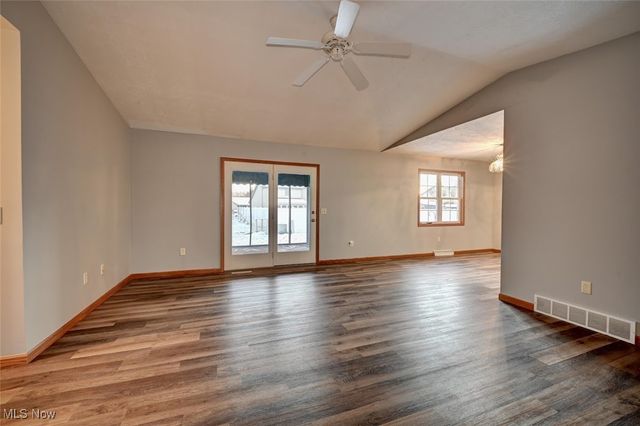 412 Taylor Drive SW, New Philadelphia, OH 44663