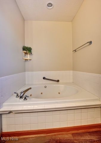 412 Taylor Drive SW, New Philadelphia, OH 44663