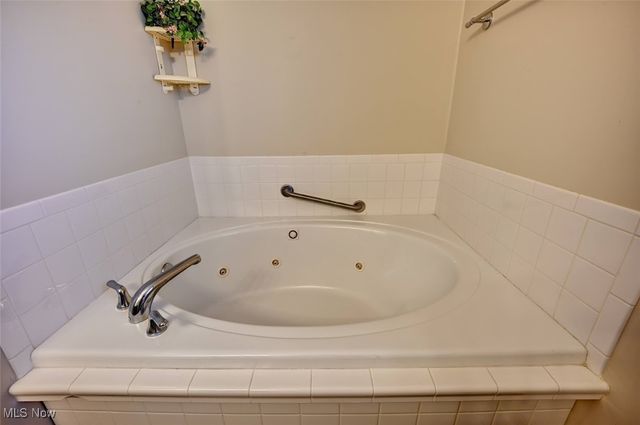 412 Taylor Drive SW, New Philadelphia, OH 44663