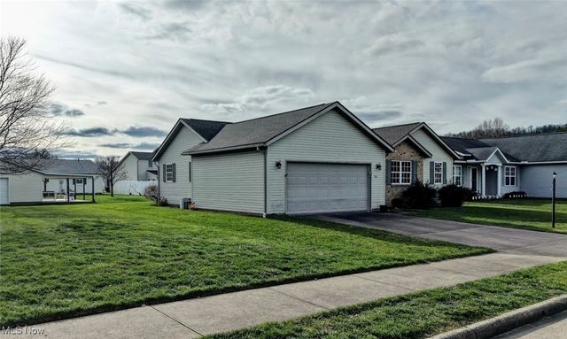 412 Taylor Drive SW, New Philadelphia, OH 44663