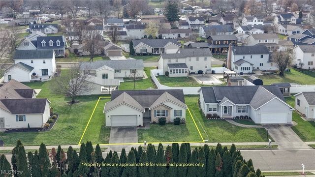 412 Taylor Drive SW, New Philadelphia, OH 44663