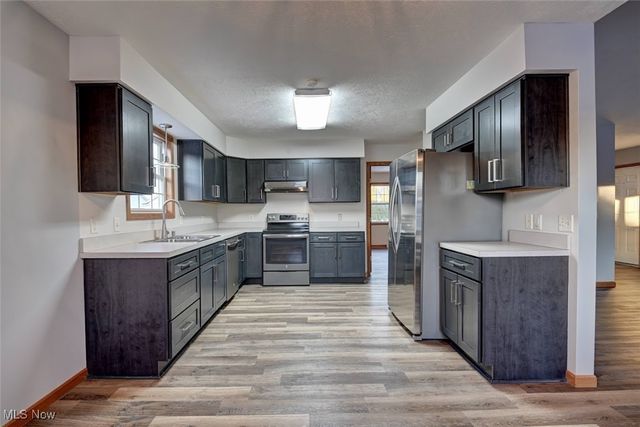 412 Taylor Drive SW, New Philadelphia, OH 44663