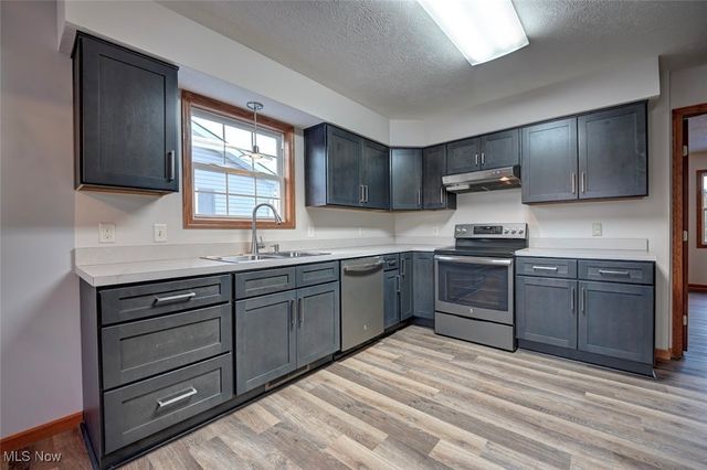 412 Taylor Drive SW, New Philadelphia, OH 44663