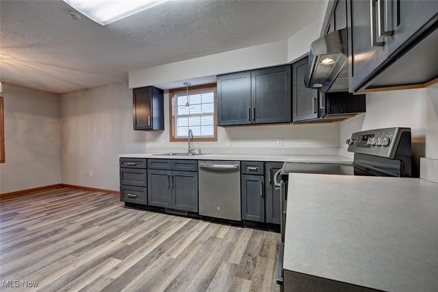 412 Taylor Drive SW, New Philadelphia, OH 44663