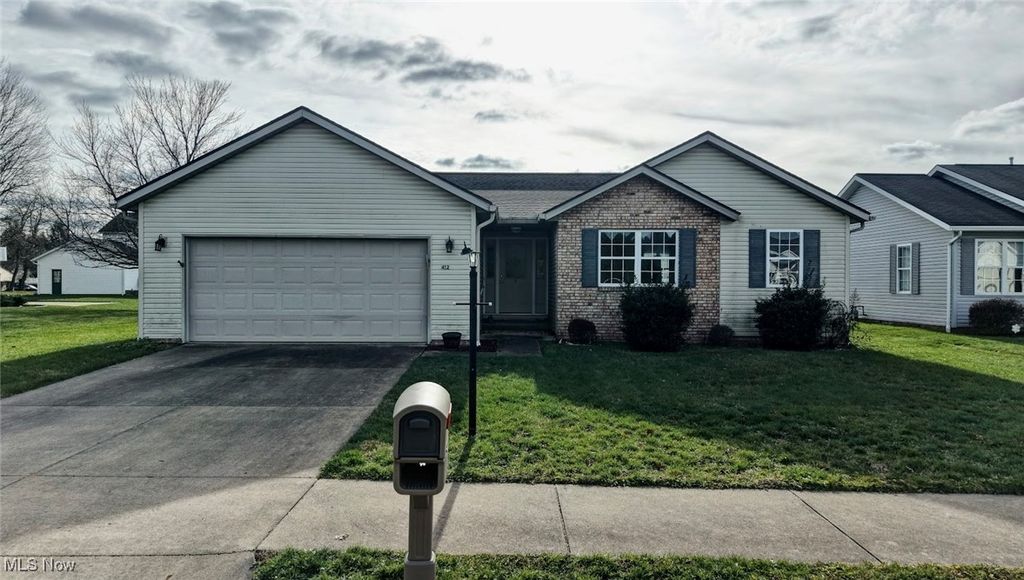 412 Taylor Drive SW, New Philadelphia, OH 44663