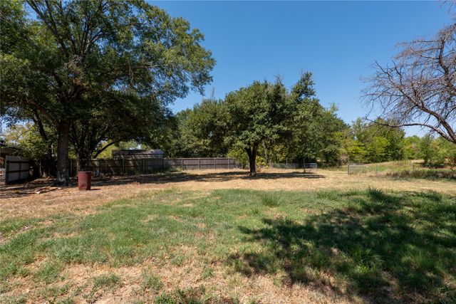 207 Southridge Road, Edgewood, TX 75117