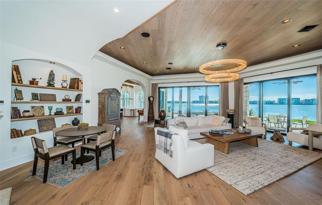 7800 9TH AVENUE S, St Petersburg, FL 33707