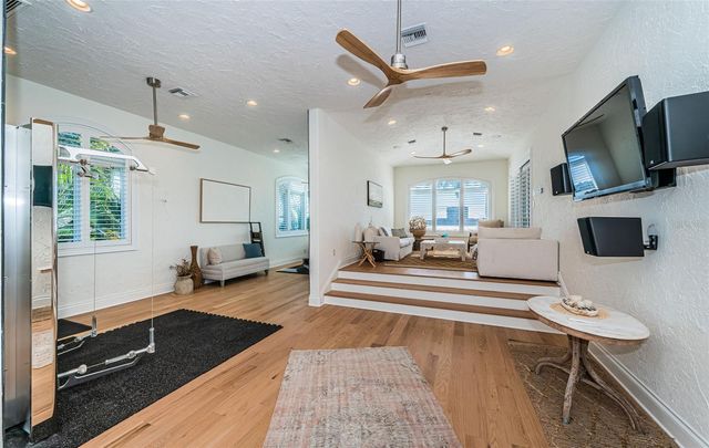 7800 9TH AVENUE S, St Petersburg, FL 33707