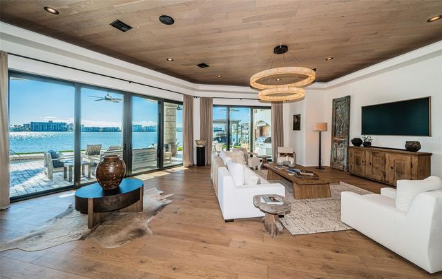 7800 9TH AVENUE S, St Petersburg, FL 33707