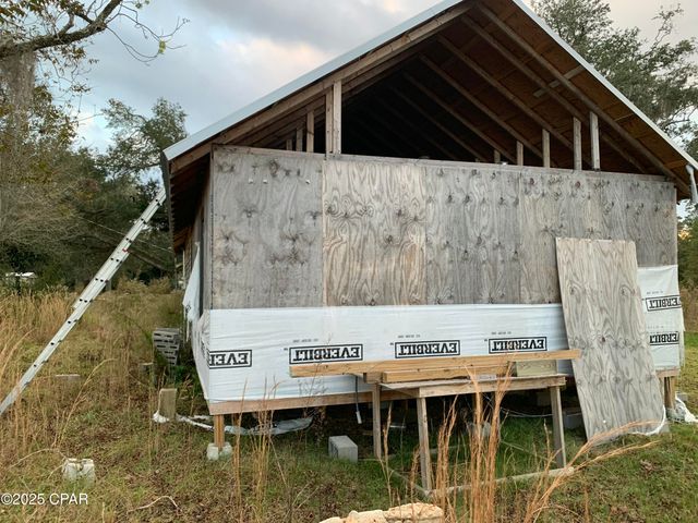 7010 Nobles Road, Grand Ridge, FL 32442