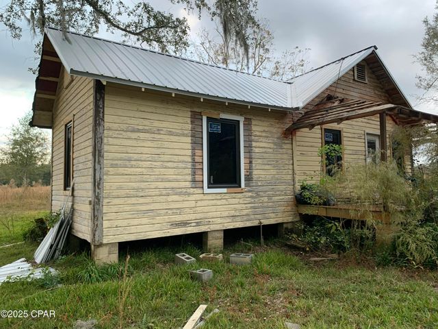 7010 Nobles Road, Grand Ridge, FL 32442