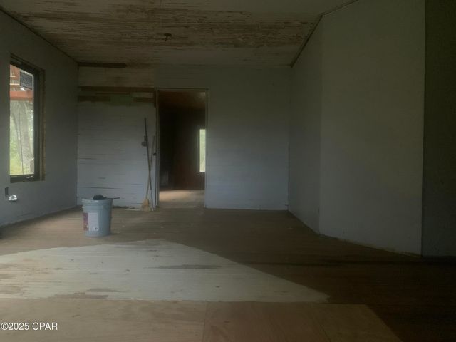 7010 Nobles Road, Grand Ridge, FL 32442