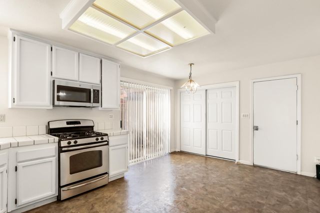 114 Pinedale Ave, Sacramento, CA 95838