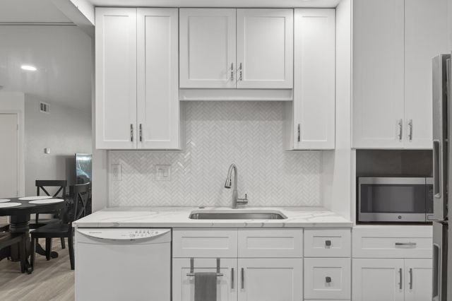 8210 Bent Tree RD 116, Austin, TX 78759