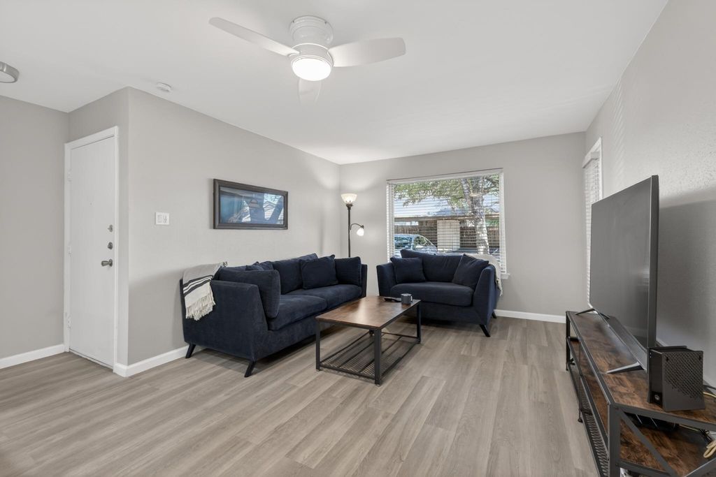 8210 Bent Tree RD 116, Austin, TX 78759
