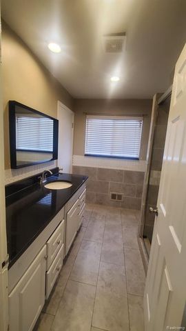 37852 Carpathia Boulevard, Sterling Heights, MI 48310