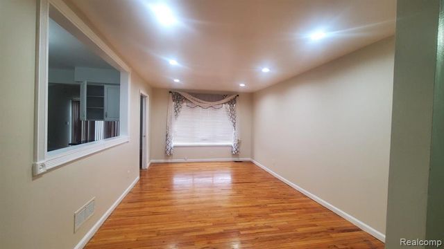 37852 Carpathia Boulevard, Sterling Heights, MI 48310