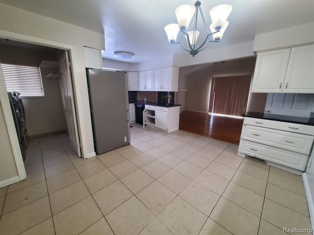 37852 Carpathia Boulevard, Sterling Heights, MI 48310