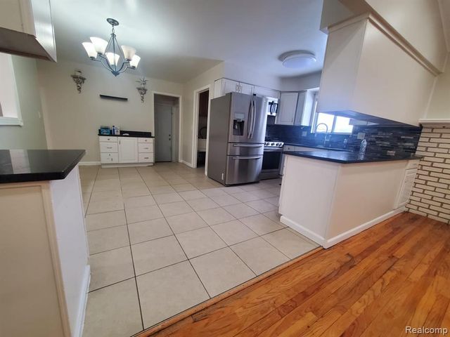 37852 Carpathia Boulevard, Sterling Heights, MI 48310