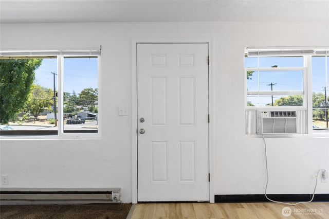 116 E Hill Avenue, Moses Lake, WA 98837