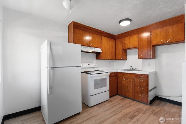 116 E Hill Avenue, Moses Lake, WA 98837