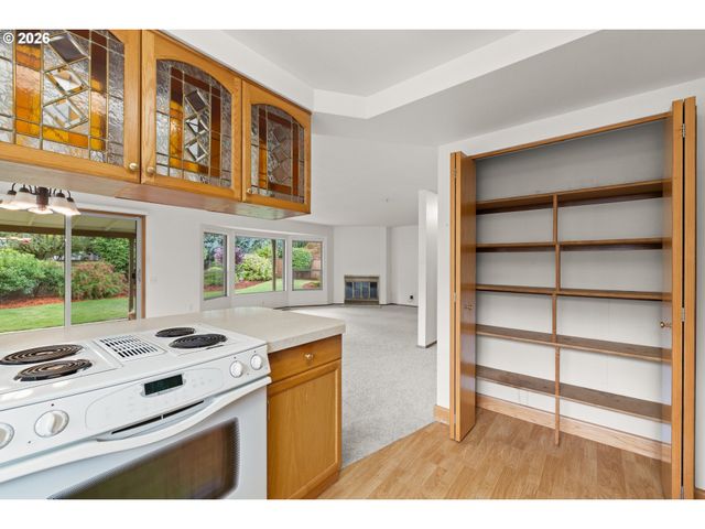 15404 Ne EUGENE St, Portland, OR 97230