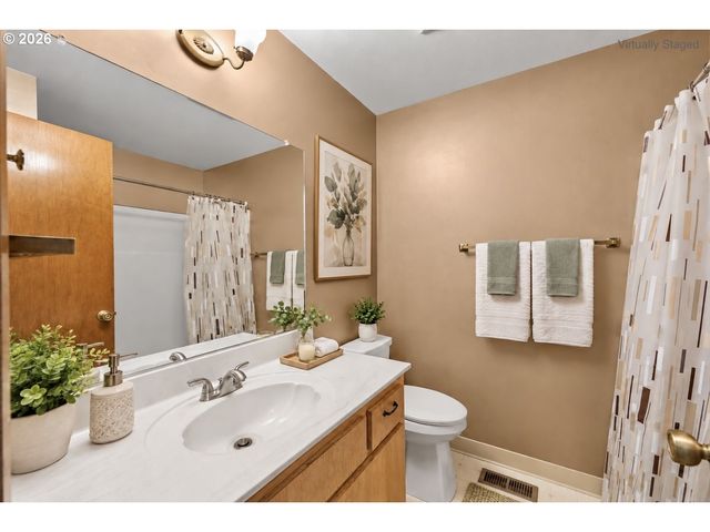 15404 Ne EUGENE St, Portland, OR 97230