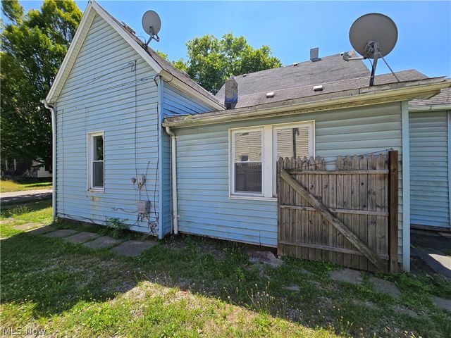 5915 Cable Avenue, Cleveland, OH 44127