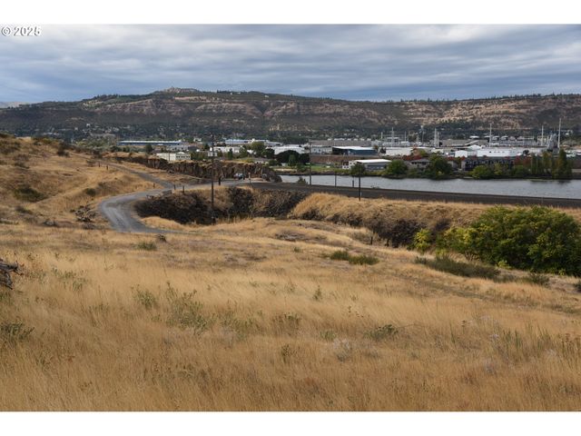 715 GARDEN Ln, Dallesport, WA 98617