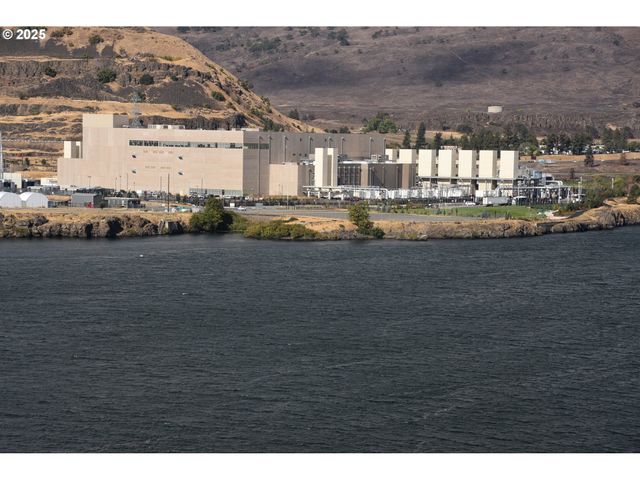 715 GARDEN Ln, Dallesport, WA 98617