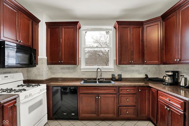 1112 S 10th Street, Noblesville, IN 46060