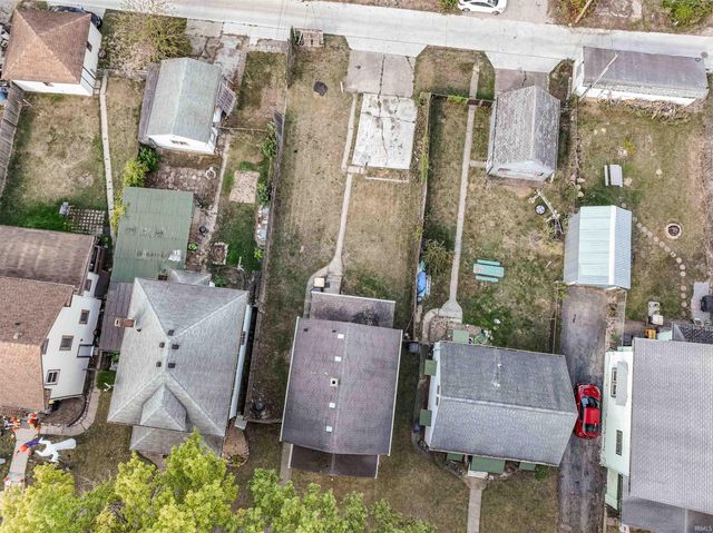 211 E Lexington Court, Fort Wayne, IN 46806