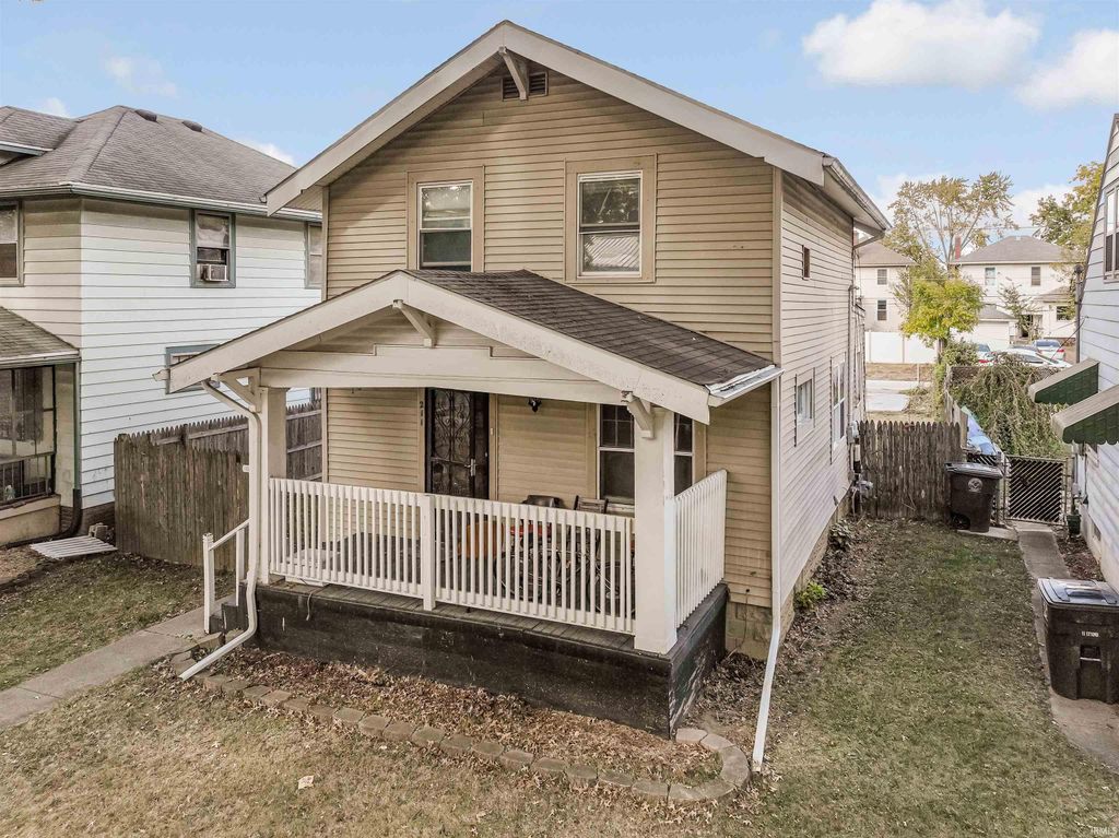 211 E Lexington Court, Fort Wayne, IN 46806