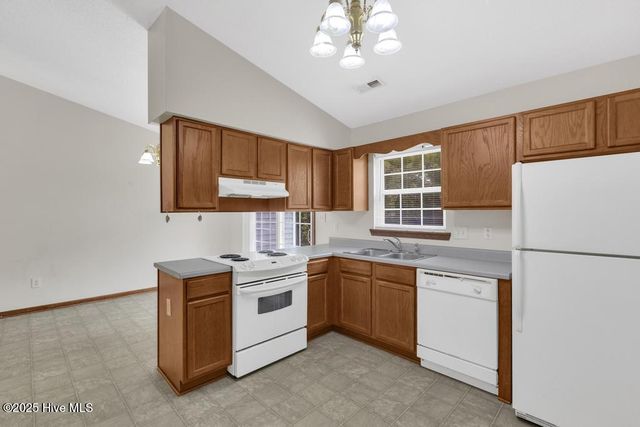 723 Queens Creek Road, Hubert, NC 28539