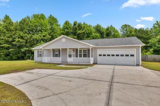 723 Queens Creek Road, Hubert, NC 28539