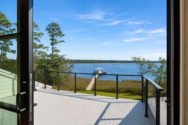 4368 Lady Banks Lane, Ravenel, SC 29470