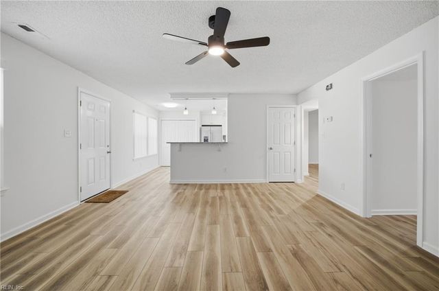 906 Donald WAY, Virginia Beach, VA 23451