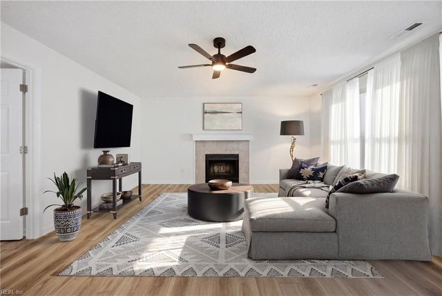 906 Donald WAY, Virginia Beach, VA 23451