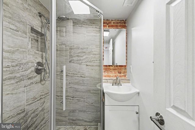 207 S DURHAM ST, Baltimore, MD 21231