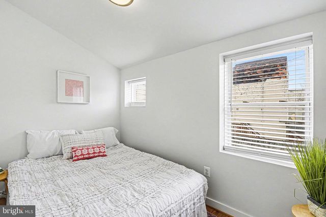 207 S DURHAM ST, Baltimore, MD 21231