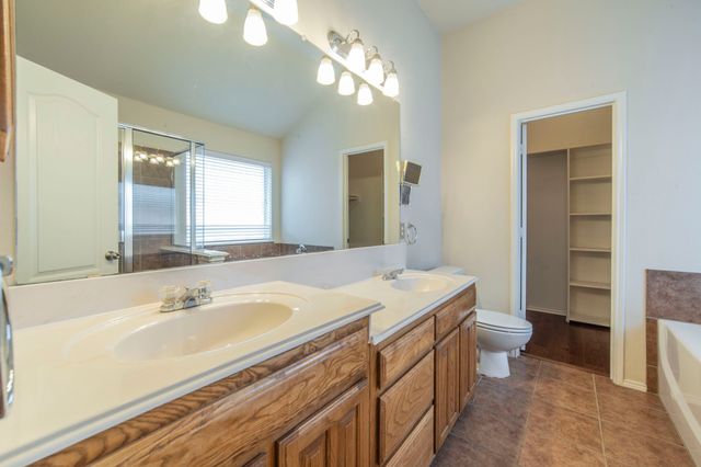 8249 Fall Crest Drive, Fort Worth, TX 76053