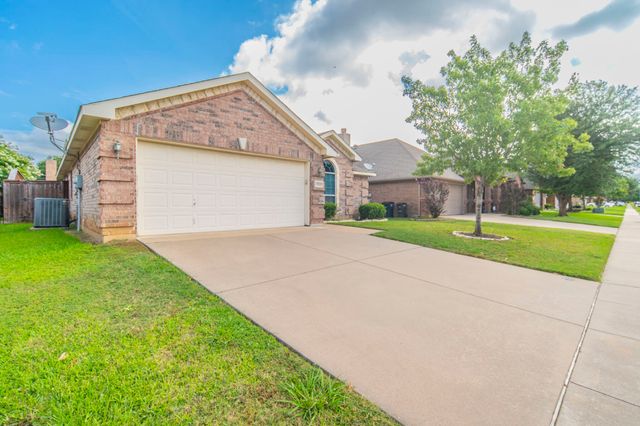 8249 Fall Crest Drive, Fort Worth, TX 76053