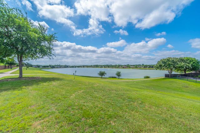 8249 Fall Crest Drive, Fort Worth, TX 76053