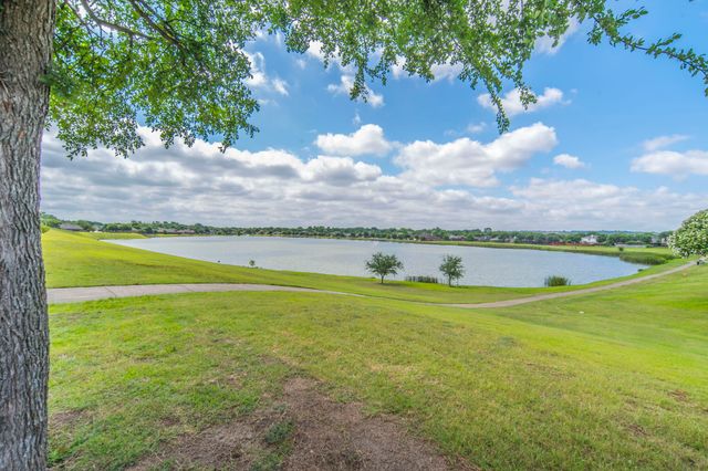 8249 Fall Crest Drive, Fort Worth, TX 76053