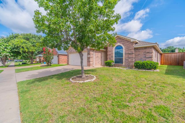 8249 Fall Crest Drive, Fort Worth, TX 76053