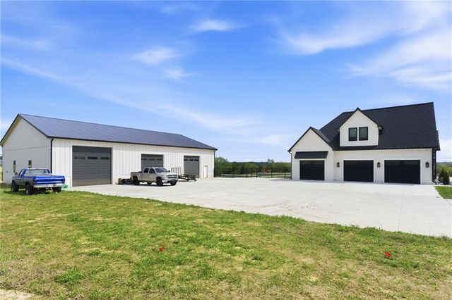 11730 Hollingsworth Road, Kansas City, KS 66109
