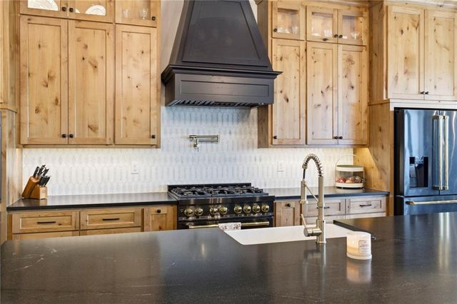 11730 Hollingsworth Road, Kansas City, KS 66109